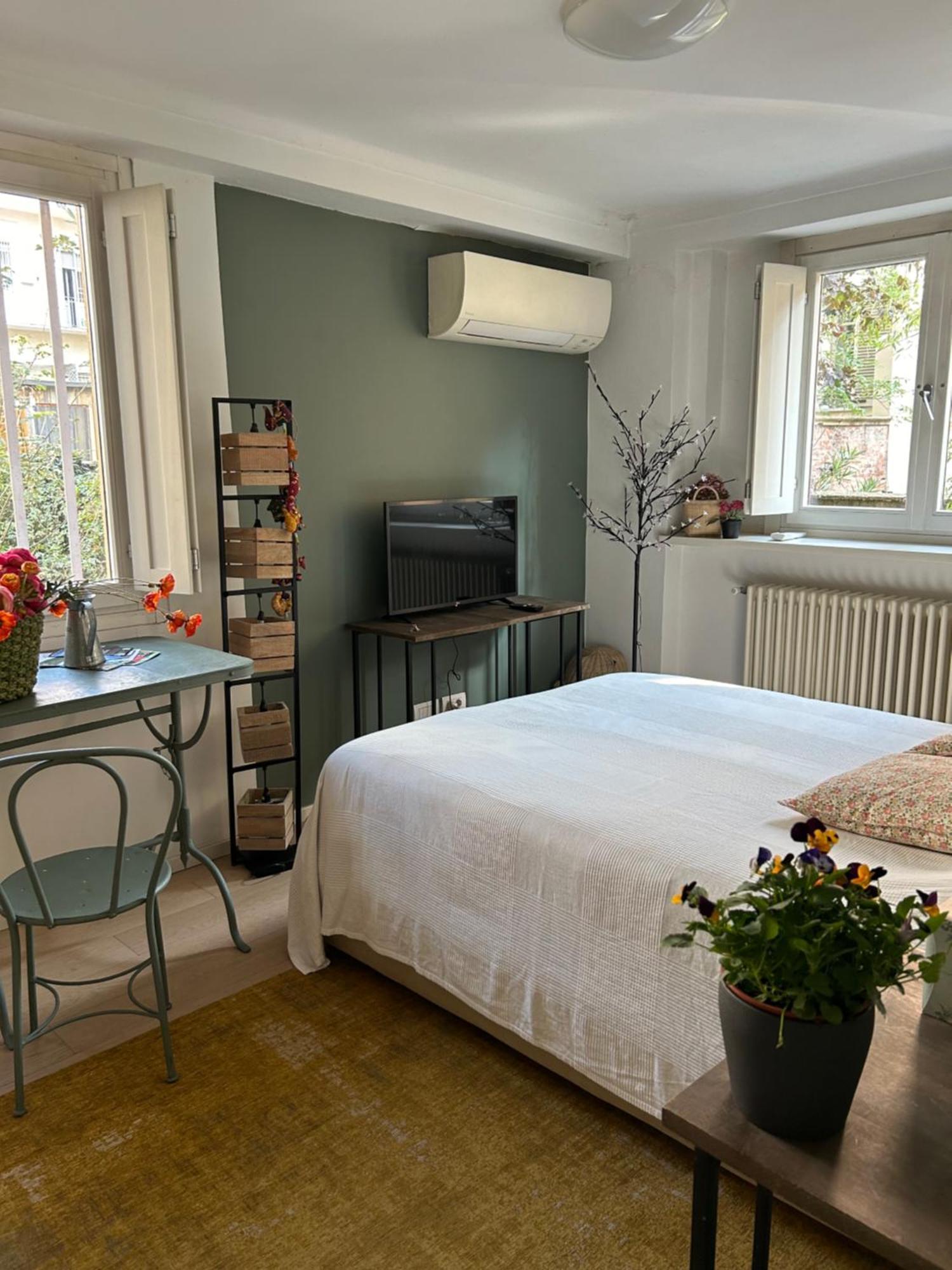 Loft Crimea Con Patio Apartment Turin Bagian luar foto